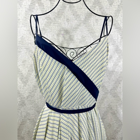 Banana Republic Print Strappy Handkerchief-Hem Dress size 6 - Picture 3 of 11